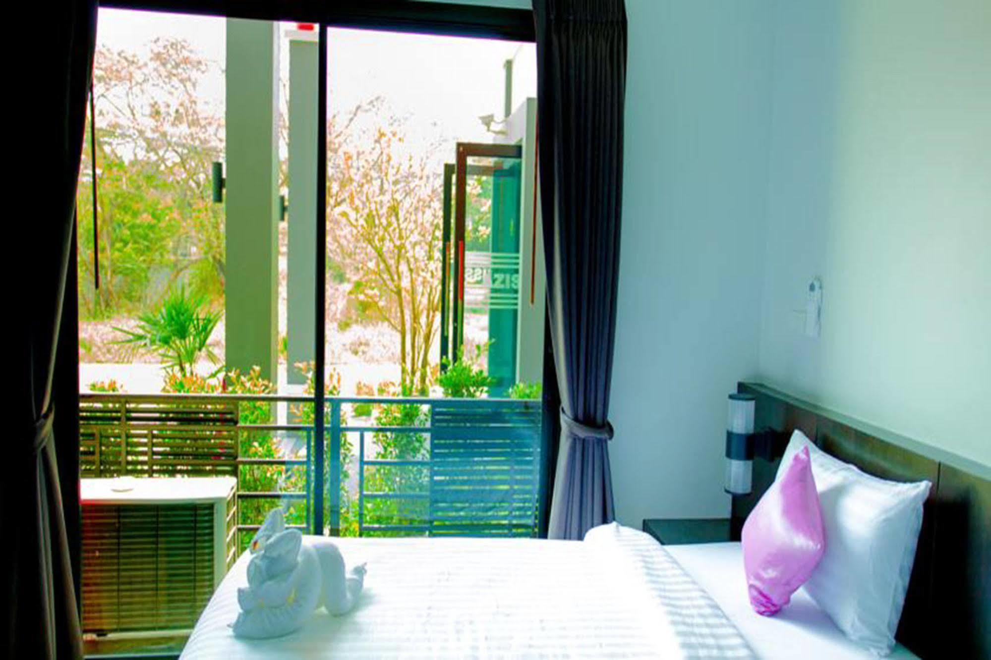 Aziss Boutique Hotel - Sha Plus Phitsanulok Exterior photo